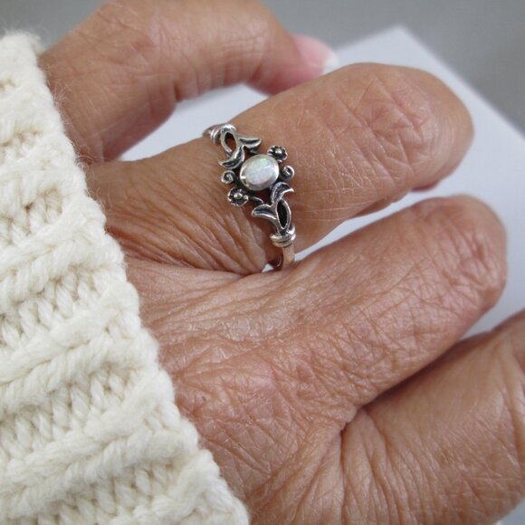 Dainty Sterling Silver White OPAL Ring>Opal ring,925 Opal ring,Small Silver ring - Picture 4 of 6